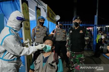 Diskes Lantamal VI melaksanakan swab antigen di  Pulau Sulawesi