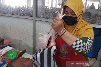 Harga sejumlah kebutuhan pokok di Purwokerto berangsur turun setelah Lebaran