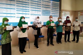 Kudus targetkan vaksinasi 12.000 guru tuntas Mei