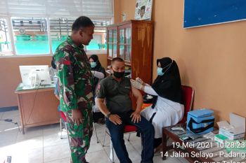 Kodim 0309/Solok vaksinasi COVID-19 untuk purnawirawan, KBT dan pelayan publik