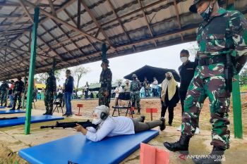 Danrem Antasari ajak wartawan rasakan latihan menembak di Yonif 623