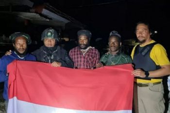 Sebanyak empat personil TNI terluka saat dihadang KKB di Pegunungan Bintang