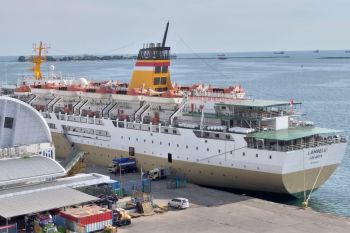 Operasional pelabuhan di Makassar tetap disiplinkan protkes COVID-19