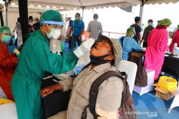 Menko PMK Muhadjir Effendy minta ratusan PMI asal Malaysia untuk jalani "Genome Sequencing"