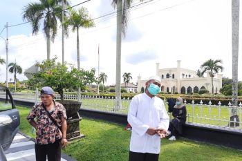 Tidur di masjid demi kunjungi Istana Siak, pengunjung kecewa ternyata masih tutup