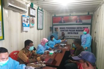 Pedagang pasar tradisional di Palu mulai divaksin