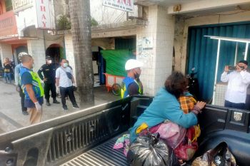 Dinsos Mataram mengamankan lima orang dengan gangguan jiwa