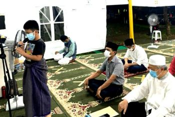 Antusiasme remaja kuliah subuh di tenda Masjid At Tabayyun, jelang Shalat Gerhana