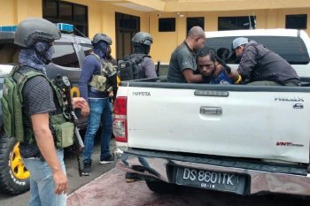 Satgas Nemangkawi tangkap KKB penembak Letda Inf Amran Blegur