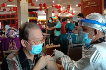 Satgas COVID-19 Sulsel : 424.078 orang telah disuntik vaksin dosis pertama