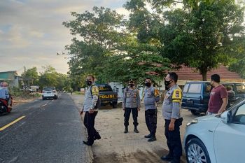 Polsek Kayangan lakukan pengamanan dan penyekatan tempat pariwisata