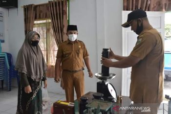 Gratis, timbangan warga di TPLditera ulang