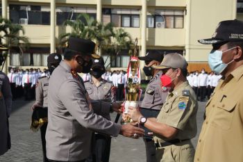 Kepolda Sulut beri penghargaan tiga Kampung Tangguh Nusantara
