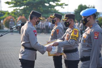Polda Lampung berikan penghargaan kepada 78 personel
