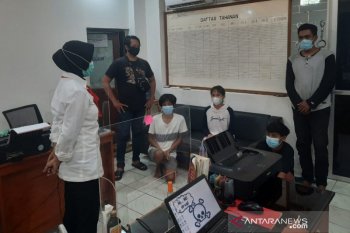 Pemilik salon di Karang Bagu Mataram nyambi jualan sabu