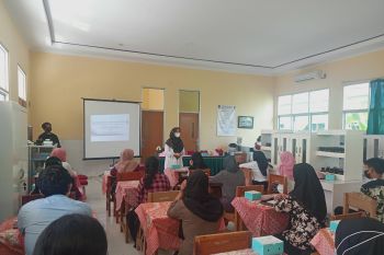 Itera latih guru dan siswa  buat masker kecantikan