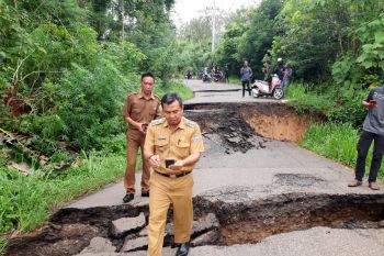 Jalan penghubung Baturaja-OKU Selatan  putus total