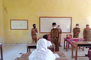 Wabup Pesisir Barat ajak masyarkat tingkat imun tubuh dengan berolahraga