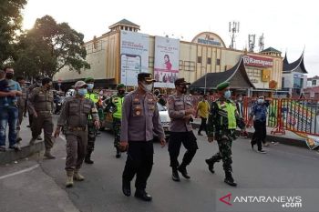 15 warga terjaring dan didenda saat Polres Bukittinggi kembali adakan Operasi Yustisi gabungan