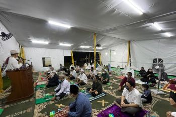 Pertama kali shalat gerhana  di Tenda "Arafah" Masjid At Tabayyun, ini suasananya