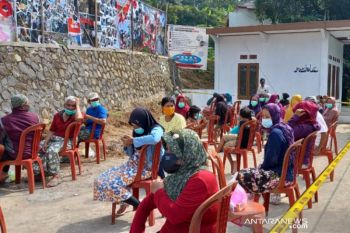 Satu kampung  warga di Garut positif COVID-19 mulai membaik