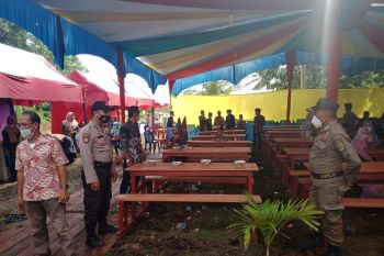 Timbulkan kerumunan, pesta pernikahan di Meranti dibubarkan