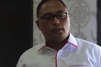 Polisi Evakuasi jenazah anggota Polsubsektor Oksamol