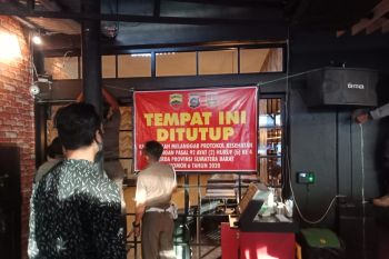 Lagi, kafe tidak patuh prokes disegel aparat keamanan di Bukittinggi