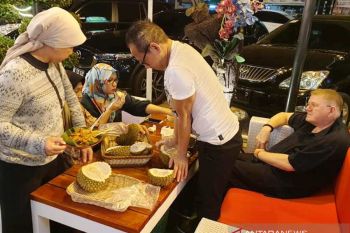 Buah durian Lahat 'banjiri" pasar Kota Palembang