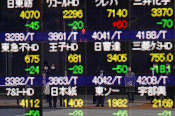 Saham Asia jatuh, dolar naik