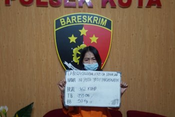 Karyawan wanita curi kosmetik bernilai puluhan juta rupiah