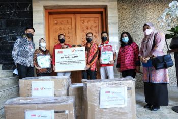 Ace Hardware Indonesia salurkan APD dukung Program Makassar Recover