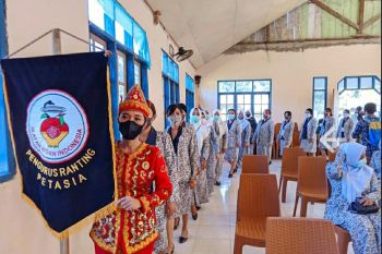 Wakil Bupati Morowali Utara  sebut bidan miliki tugas mulia