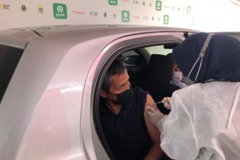 Le Minerale dukung vaksinasi lansia dan mitra Gojek di Bandung