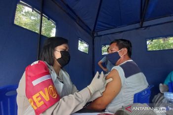Polres-Dinkes Palu  buka gerai vaksin COVID-19 gratis