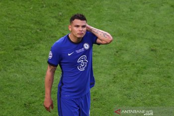Chelsea perpanjang kontrak Giroud dan Silva