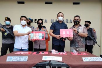 Demi cintanya ke suami, wanita ini bantu jualan sabu