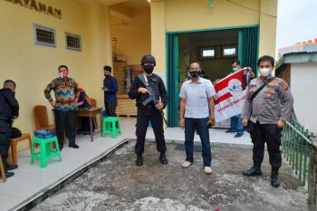 Sebelum didistribusikan, Polres OKU Sumsel jaga ketat gudang penyimpanan vaksin COVID-19