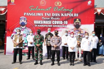 Kapolri bersama Panglima tinjau vaksinasi di Grobogan