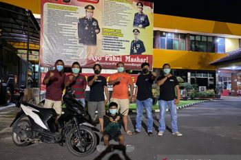 Polisi tangkap remaja laki-laki bersenjata tajam yang membegal dan larikan sepeda motor korbannya