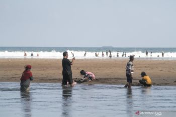 Pemkab Gunungkidul mutasi petugas retribusi wisata Pantai Baron