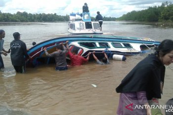 Kapal terbalik, lima penumpang tewas