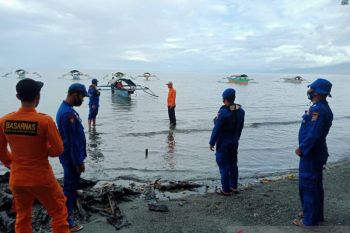 Tim SAR evakuasi nelayan yang alami kecelakaan di Teluk Tomini