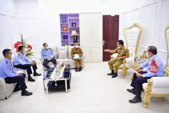 Kakanwil Kemenkumham Sulsel temui Plt Gubernur Sulsel bahas layanan keimigrasian