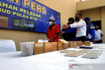 Polisi tangkap pria paruh baya jual detonator bom ikan