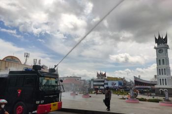 Untuk ke-empat kalinya Polres Bukittinggi lakukan penyemprotan disinfektan skala besar