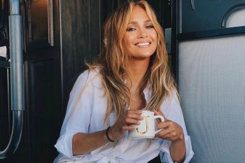 Jennifer Lopez tantdatangani kontrak multitahun dengan Netflix