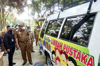 Bupati Lampung Tengah luncurkan Mobil Pintar Limbah Pustaka