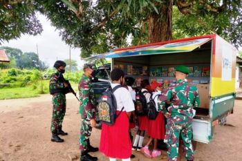 Satgas TNI di Merauke giatkan mobil pintar untuk anak perbatasan RI-PNG