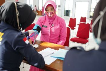 Bhayangkari Daerah Sulbar sumbang 30 kantong darah ke PMI